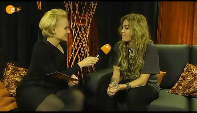 bscap0006 - Miley Cyrus At Wetten Dass Backstage Interview