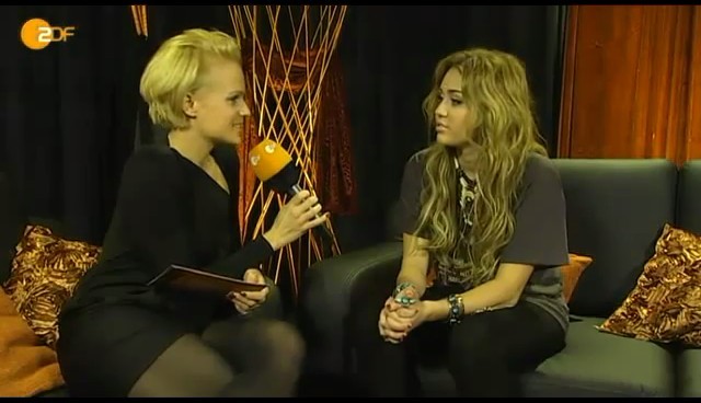 bscap0011 - Miley Cyrus At Wetten Dass Backstage Interview
