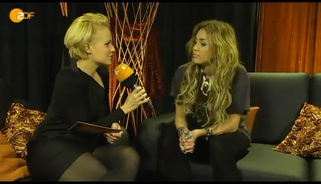 bscap0013 - Miley Cyrus At Wetten Dass Backstage Interview