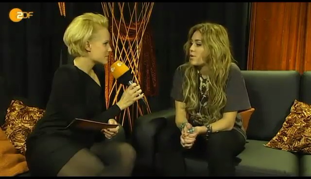 bscap0015 - Miley Cyrus At Wetten Dass Backstage Interview