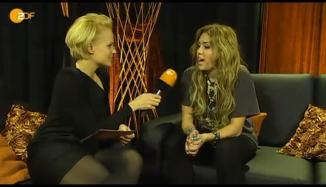 bscap0016 - Miley Cyrus At Wetten Dass Backstage Interview