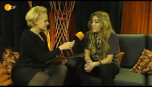 bscap0017 - Miley Cyrus At Wetten Dass Backstage Interview