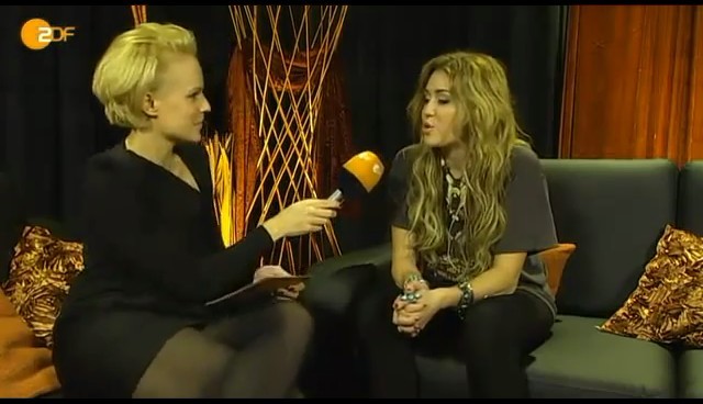 bscap0018 - Miley Cyrus At Wetten Dass Backstage Interview