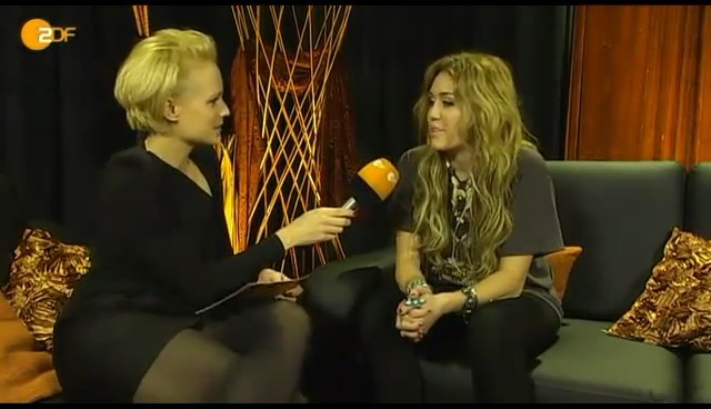 bscap0019 - Miley Cyrus At Wetten Dass Backstage Interview