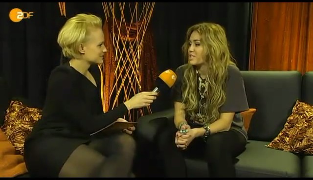 bscap0020 - Miley Cyrus At Wetten Dass Backstage Interview