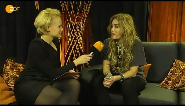 bscap0021 - Miley Cyrus At Wetten Dass Backstage Interview