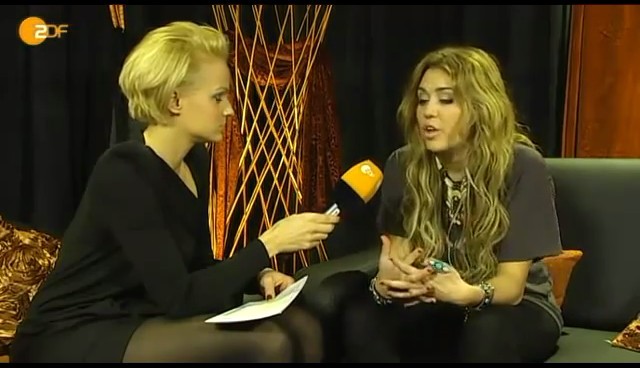 bscap0083 - Miley Cyrus At Wetten Dass Backstage Interview