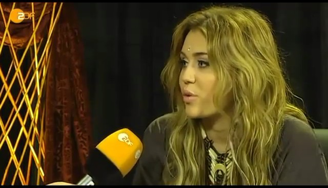 bscap0143 - Miley Cyrus At Wetten Dass Backstage Interview
