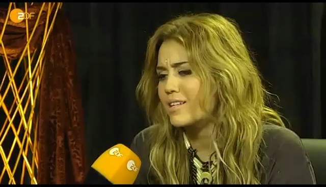 bscap0179 - Miley Cyrus At Wetten Dass Backstage Interview