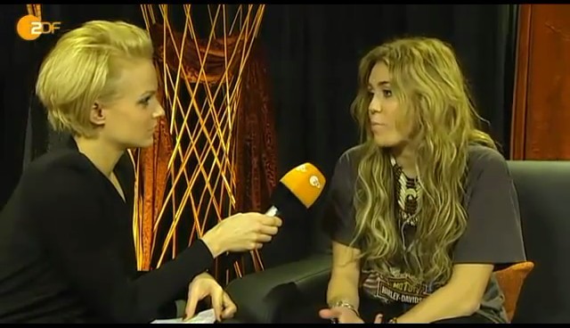 bscap0287 - Miley Cyrus At Wetten Dass Backstage Interview