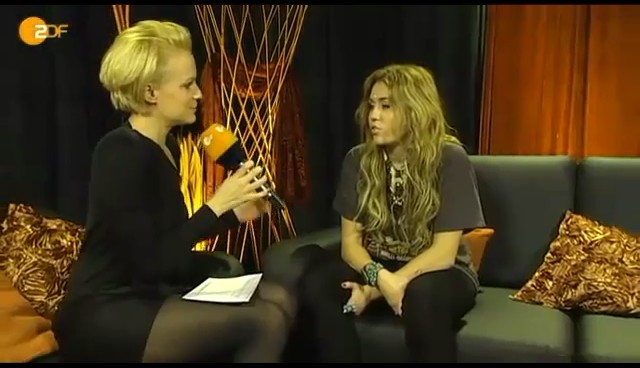 bscap0346 - Miley Cyrus At Wetten Dass Backstage Interview