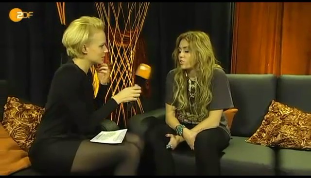 bscap0347 - Miley Cyrus At Wetten Dass Backstage Interview