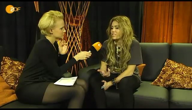 bscap0371 - Miley Cyrus At Wetten Dass Backstage Interview