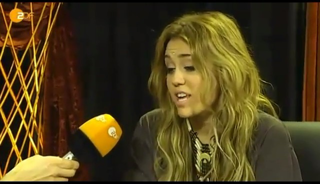 bscap0480 - Miley Cyrus At Wetten Dass Backstage Interview