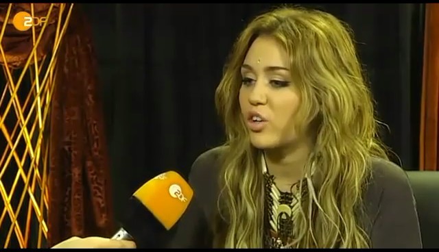 bscap0492 - Miley Cyrus At Wetten Dass Backstage Interview