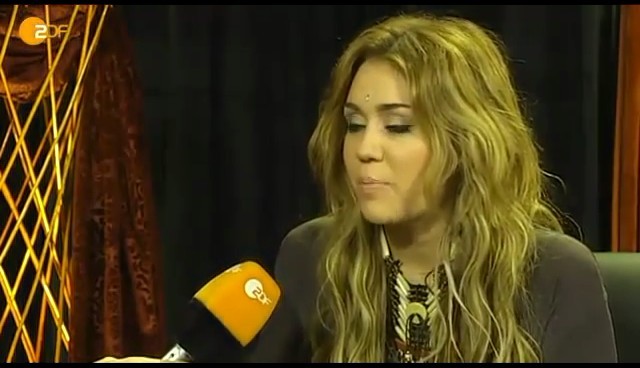 bscap0495 - Miley Cyrus At Wetten Dass Backstage Interview