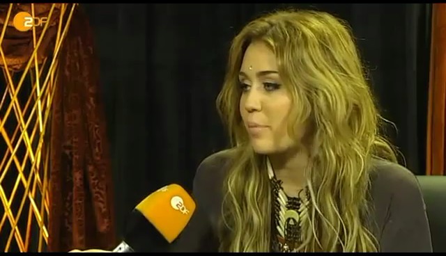bscap0496 - Miley Cyrus At Wetten Dass Backstage Interview