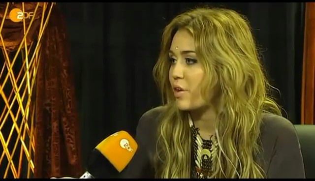 bscap0497 - Miley Cyrus At Wetten Dass Backstage Interview