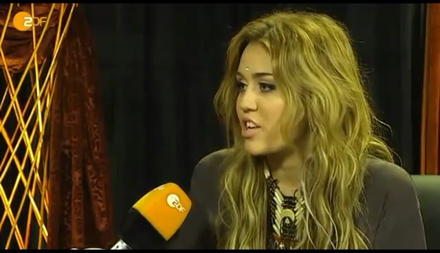 bscap0498 - Miley Cyrus At Wetten Dass Backstage Interview
