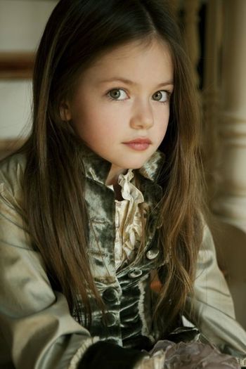 Mackenzie Foy 10 ani-5 voturi - Alege Miss Child Star