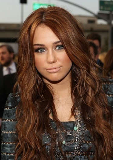 miley-cyrus-2010-grammys-01 - vedete straine