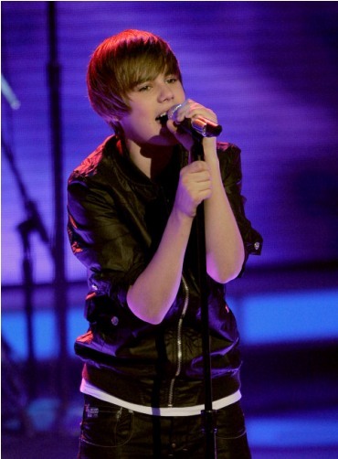 o-justin-bieber-s-2011-mtv-video-music-awards-performance-video - Justin Bieber