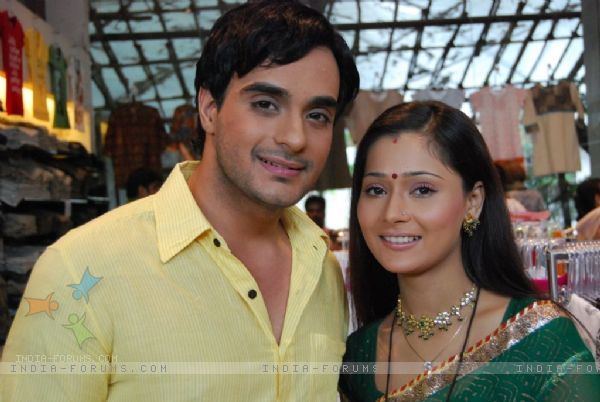 33304-alekh-and-sadhna-a-beautiful-couple - Sapna Babul Ka Bidaai - Culoarea fericirii