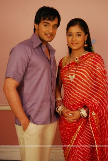 33341-angad-hasija-and-sara-khan - Sapna Babul Ka Bidaai - Culoarea fericirii