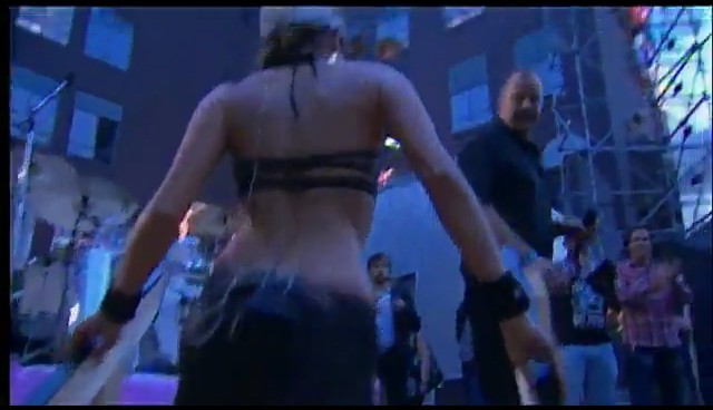 bscap0009 - Miley Cyrus Party in the USA At MMVA