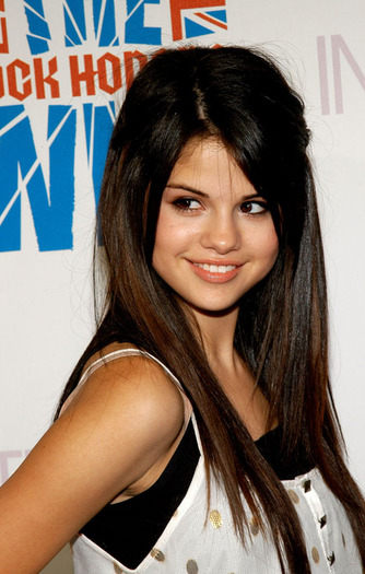 selena-gomez-vh1-7118-5[1]