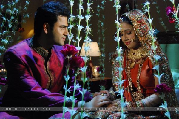 32625-shaurya-and-varsha-in-yrkkh - Dragoste dulce -amara