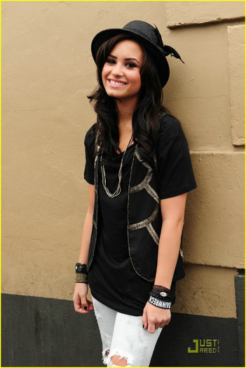 demi-lovato-here-again-vid-01 - ALbum pt bell