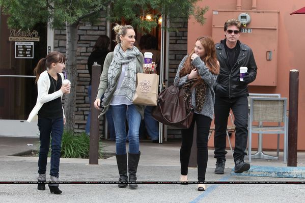  - x With Family At Coffee Bean and Tea Leaf 27 March 2011