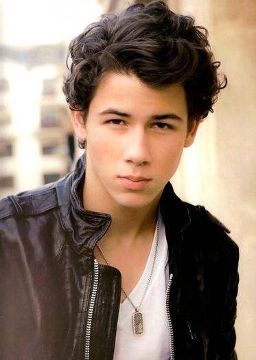 nick-jonas-tourbook-4_1