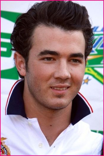 The-Eldest-Jonas-Brothers-Kevin-Jonas-turns-23rd-Today-November-5.