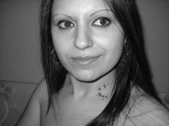 Andreea - Black and White-foto Black and White