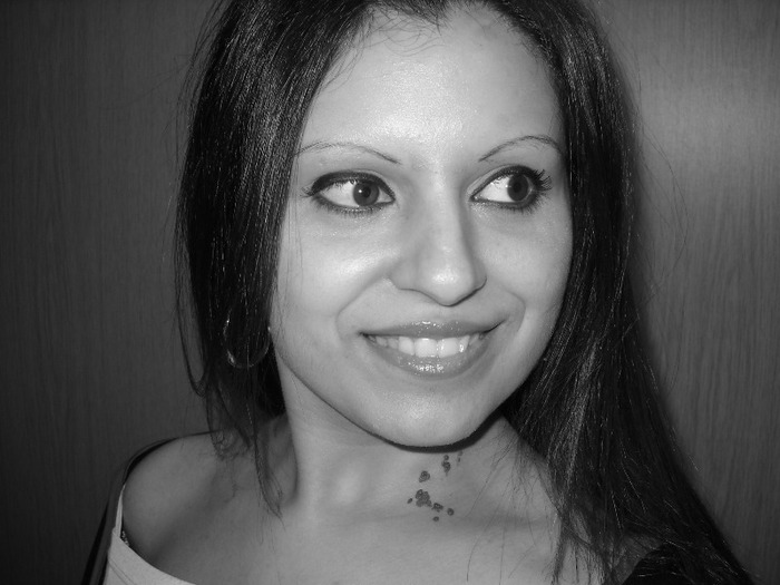 Andreea - Black and White-foto Black and White