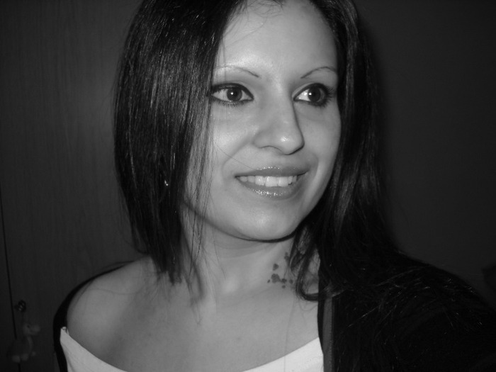 Andreea - Black and White-foto Black and White