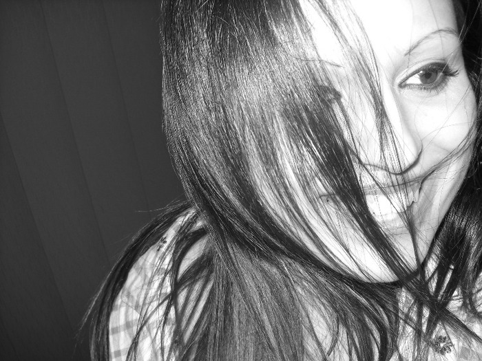 Andreea - Black and White-foto Black and White