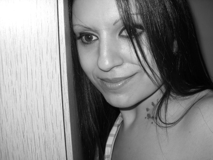 Andreea - Black and White-foto Black and White