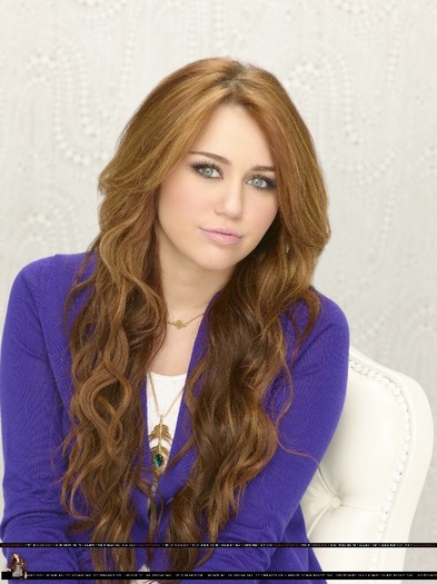 Miley-Cyrus-Emily-Osment-Hannah-Montana-Forever-Photoshoot-5 - MILEY CYRUSSSS