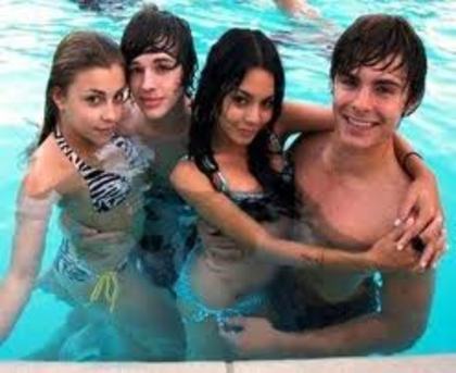 grup in piscina - High School Musical