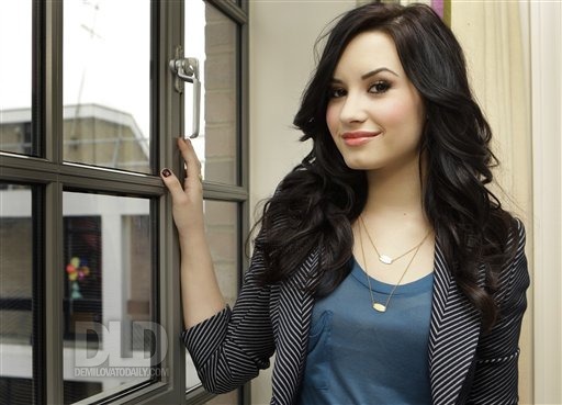 33963583_OXXLBKXOZ - xxDemi Lovatoxx