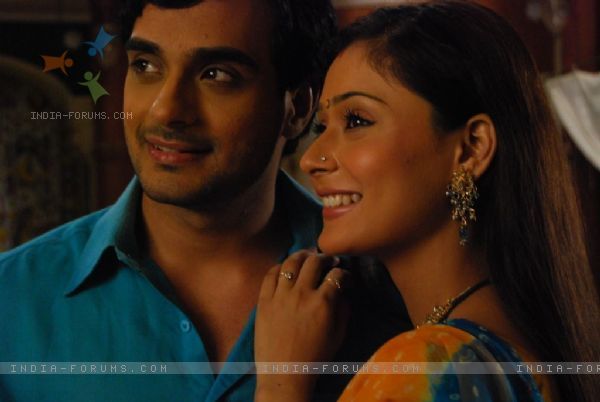 33286-alekh-and-sadhna-looking-happy - Culoarea Fericirii