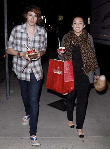  - x Out for Ice Cream with Braison at Coldstone Creamery - 29th March 2011