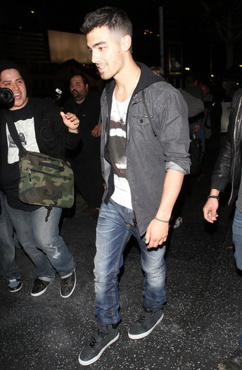 Joe+Jonas+Joe+Jonas+Out+Dinner+Hollywood+hFtXsyKwDYkl - Joe Jonas Out For Dinner In Hollywood