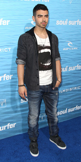 Joe+Jonas+Premiere+TriStar+Pictures+Soul+Surfer+w9syXnNto_al