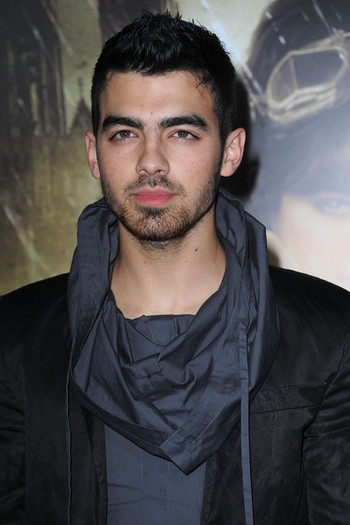 Joe+Jonas+Premiere+Warner+Bros+Pictures+Sucker+WRO2tkeBNt_l