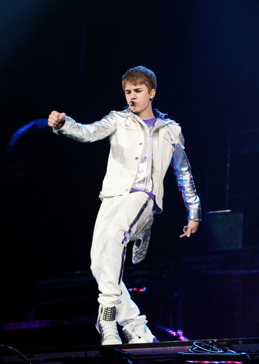 Justin+Bieber+Justin+Bieber+Palais+Omnisports+byBB3JJkBqDl