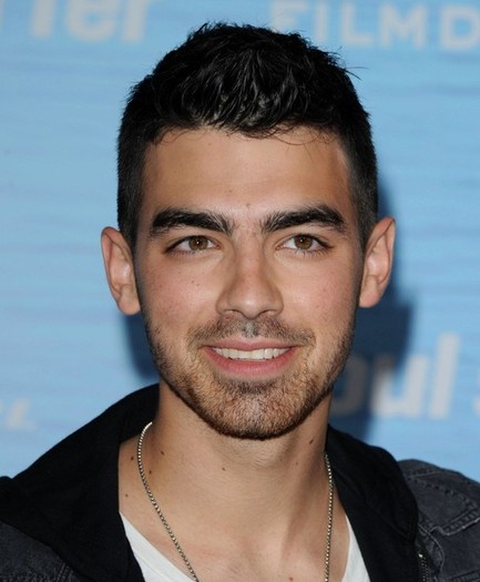 Joe+Jonas+Soul+Surfer+Premiere+_0pDFfykx14l - Soul Surfer Premiere